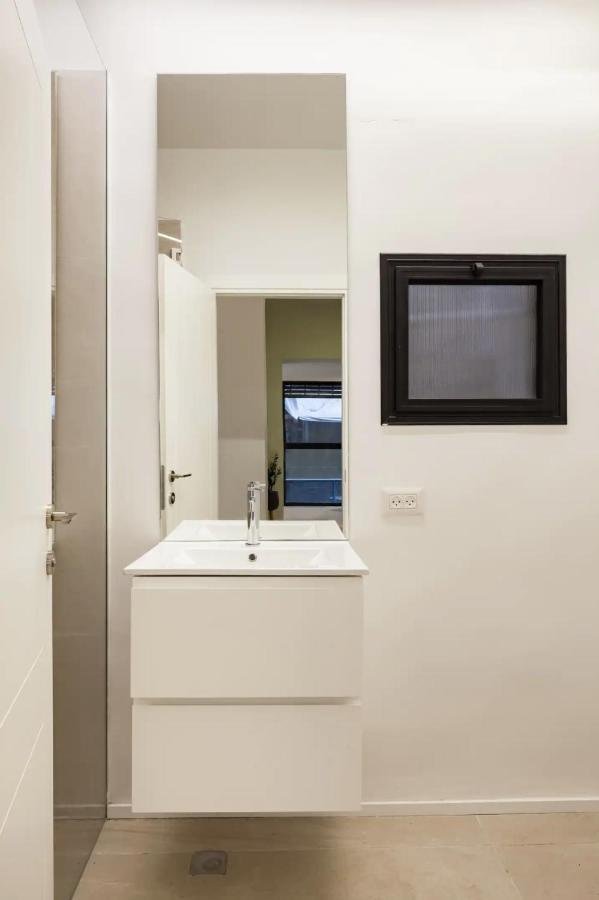 Renovated Large 3Rm Apartment 5 Min From The Beach Tel Aviv Exteriör bild